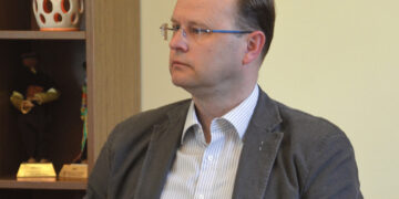 Ar slaugytojoms gresia vaikščioti su prožektoriais ir žvakėmis?