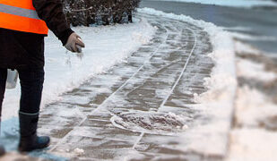 Rūpinosi pabarstyti gatvę Rinkuškiuose