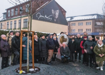 Jono Meko skvere atidengtas jam skirtas atminimo ženklas