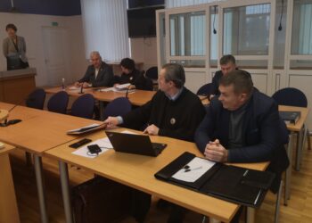 Politiniai šūviai: „pyst“, „kalt“ ir išsiųst…