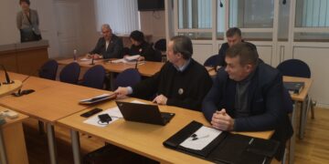 Politiniai šūviai: „pyst“, „kalt“ ir išsiųst…