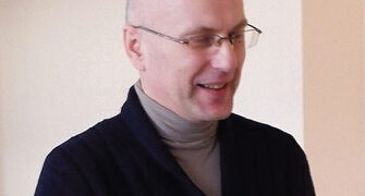 Prašo pasiūlyti atsakingų ir kompiuterinio raštingumo įgūdžių turinčių žmonių