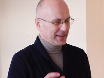 Prašo pasiūlyti atsakingų ir kompiuterinio raštingumo įgūdžių turinčių žmonių