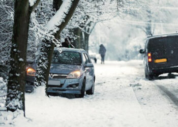 Šaltukas automobilius tikrina nuosaikiai