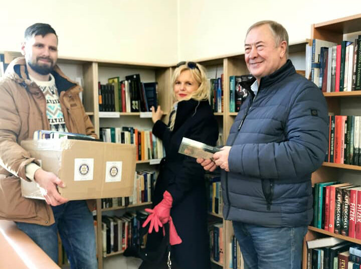 Biržų Rotary klubas tęsia tradiciją dovanoti knygas