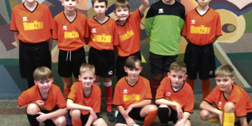 Jaunieji futbolininkai varžosi salės futbolo čempionate