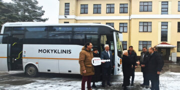 Biržų „Saulės“ gimnazijoje – naujas mokyklinis autobusas