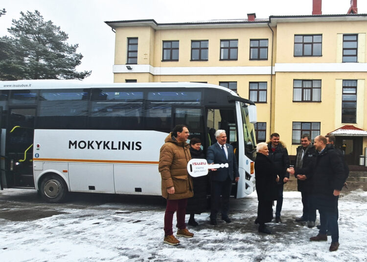 Biržų „Saulės“ gimnazijoje – naujas mokyklinis autobusas