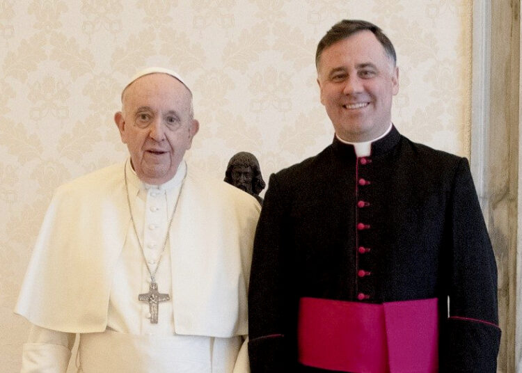 Džiugi žinia Biržams: popiežius Pranciškus monsinjorui Rolandui Makrickui suteikė arkivyskupo titulą