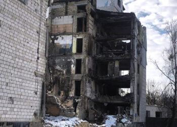 Į frontą iškeliavo ir mokykliniai autobusai