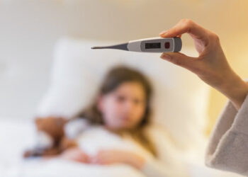 Kas gali slėptis už ilgai nekrentančios nedidelės temperatūros