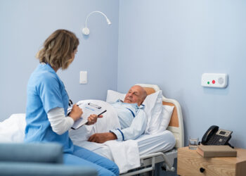 Sunkus ligonis namie: kaip apsaugoti odą nuo pragulų?