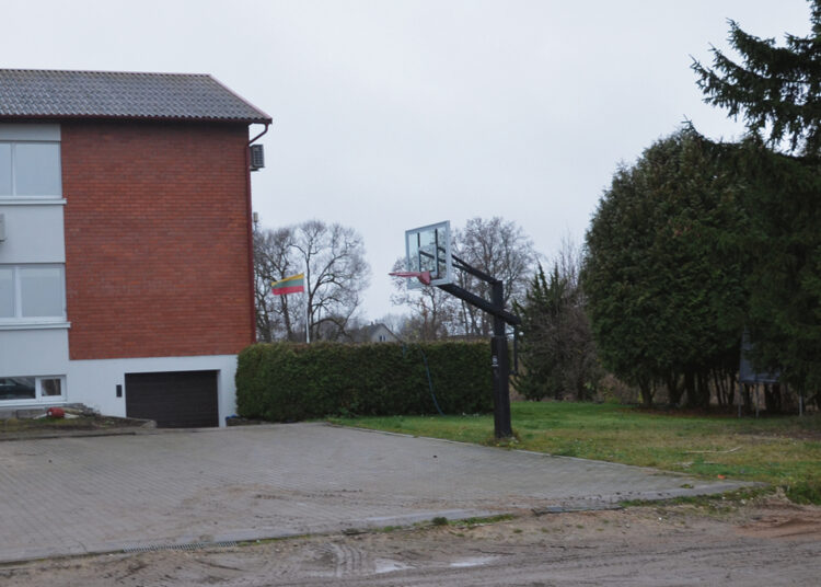 Trinkelėmis grįstą aikštelę pripažins bešeimininke