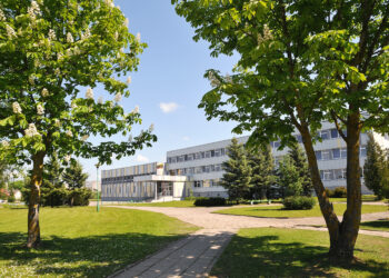 Mokykla sieks pati organizuoti maitinimą