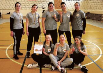 Kamuolį per tinklą sėkmingiausiai mušė gimnazistai