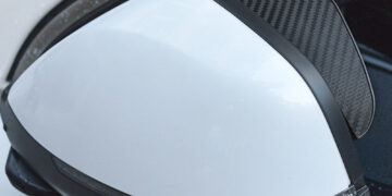 Vėl užšoko ant automobilio