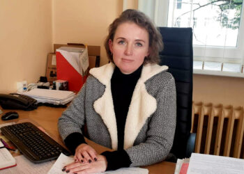 Meras renkasi jauną ir patikimą bendrapartietę