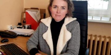 Meras renkasi jauną ir patikimą bendrapartietę