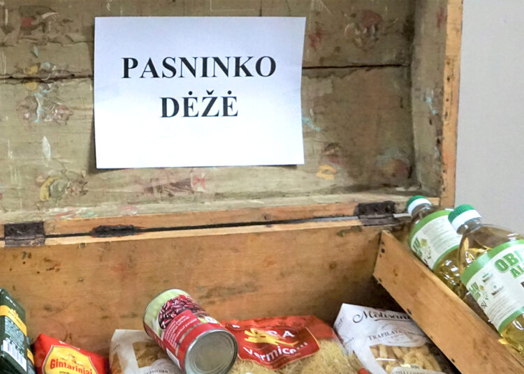 Dvasios elgetos pavogė stokojančiųjų maistą