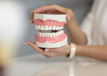 Edukacija apie dantų protezavimo galimybes nuotoliniu būdu