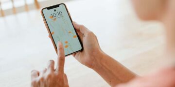 4 priežastys, kodėl verta taisyti sugedusį telefoną