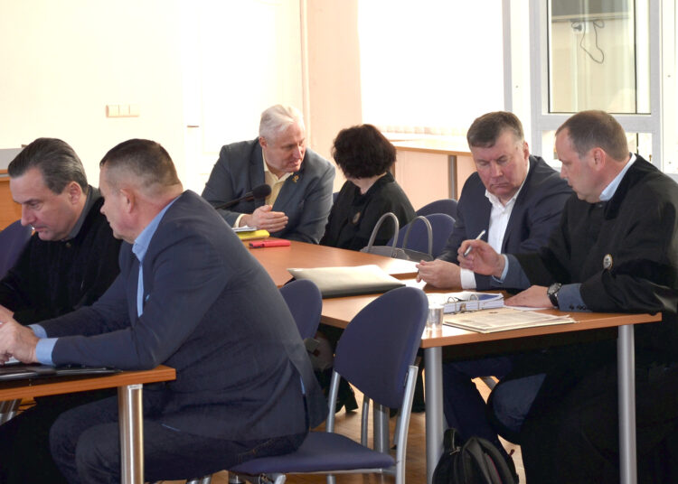 Apie skaidrumo paieškas mėšlo krūvoj ir mažytes nuodėmes