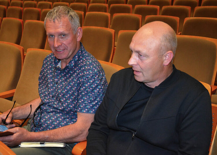 Politinėse derybose pozicijas stiprina „valstiečiai“ ir darbiečiai