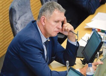 Darbiečiai ir „valstiečiai“ į bendrą frakciją nesijungia