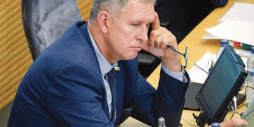 Darbiečiai ir „valstiečiai“ į bendrą frakciją nesijungia