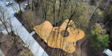 Apie erdves, tiltus ir pinigus