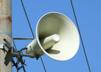 Bus įjungiamos sirenos