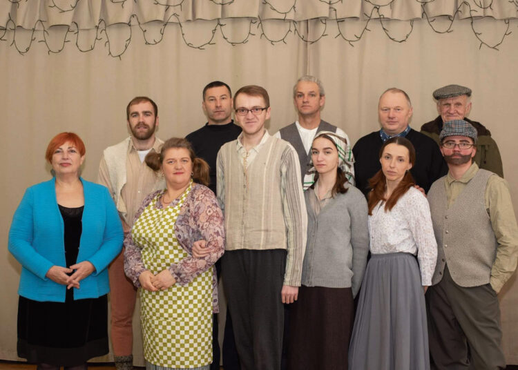 Vaidintojai atsisako dirbti kartu su politikuojančia ir besiplūstančia režisiere