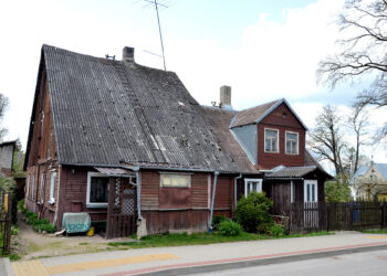 Turi tualeto duobes, bet nuotekos keliauja į ežerą