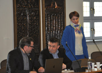 Konservatoriai ir „atgimiečiai“ valdantiesiems oponuos atskirai