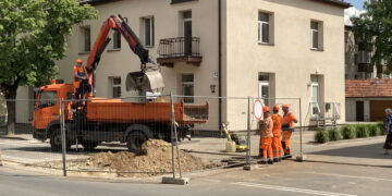 Įlūžo gatvės danga