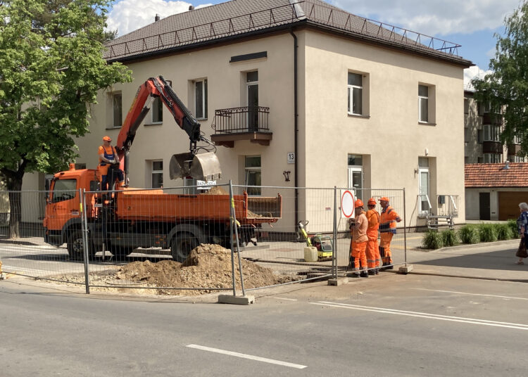 Įlūžo gatvės danga