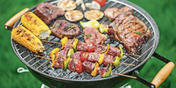 Kepkit ant žarijų ir neišlaidaukit – formulė, kiek mėsos reikia grilio vakarėliui