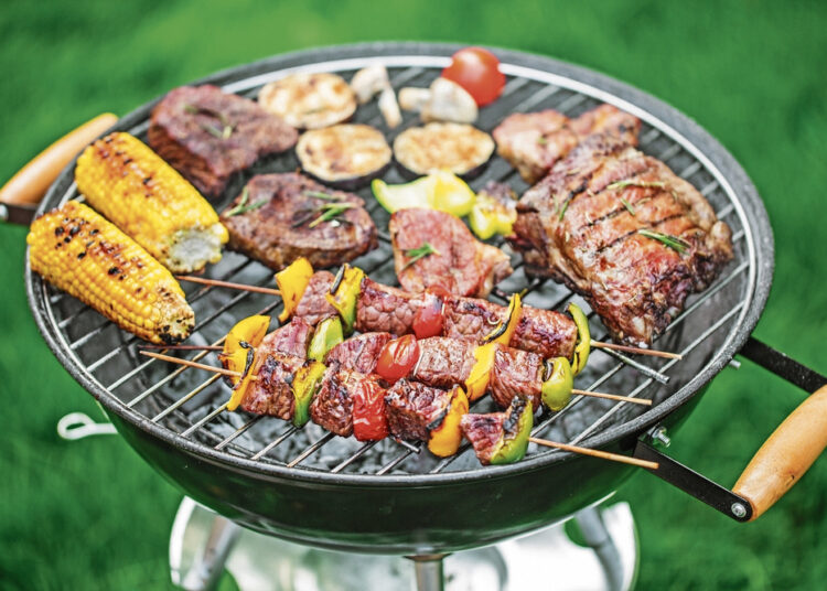 Kepkit ant žarijų ir neišlaidaukit – formulė, kiek mėsos reikia grilio vakarėliui