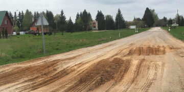 Kelio išdaužos laukia remonto