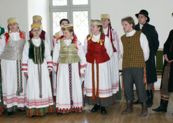 Gimnazijos folkloro ansambliui „Saulala“ – 25-eri