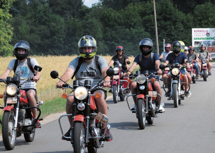 Senų motociklų entuziastai džiugins biržiečius ir latvius
