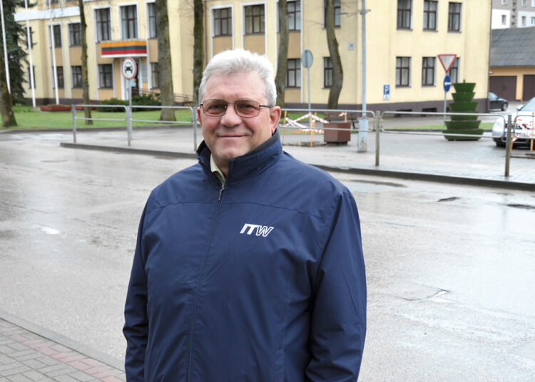 Kandidatas vengia puikybės