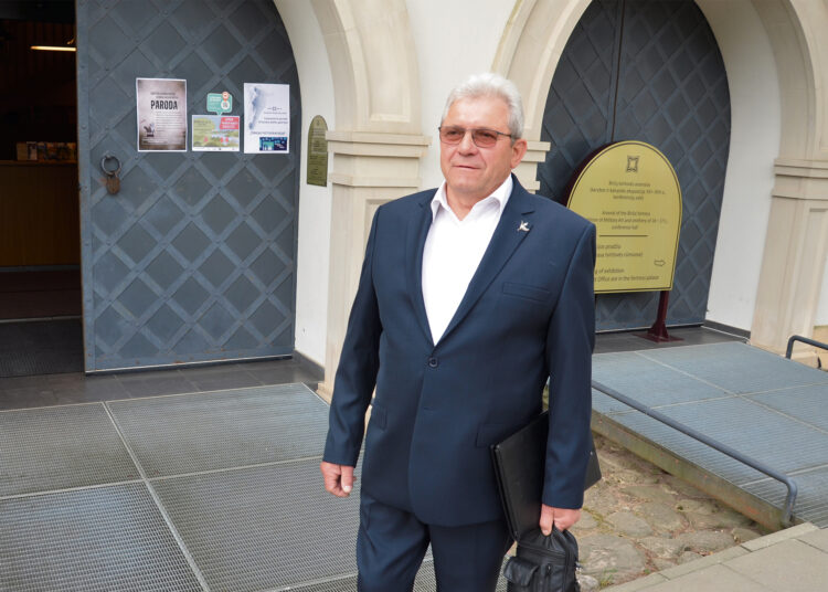 Do you speak English, Steponai?