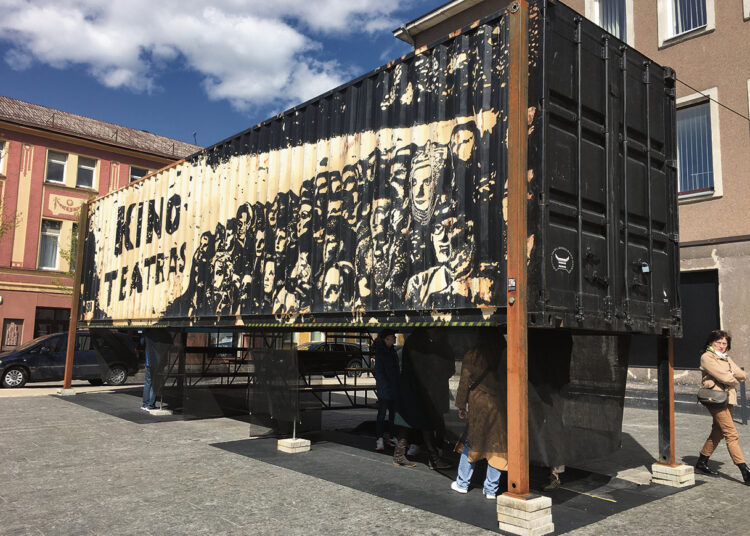 Paroda „Kino teatras – slėptuvė nuo gyvenimo“ atkeliauja į Biržus