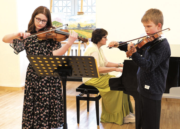 Atsisveikino su muzikos mokykla