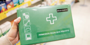 Neišmeskime automobilinių vaistinėlių – jos pravers nuo karo kenčiančiai Ukrainai