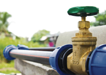 Vanduo skverbiasi į miesto pakraščius