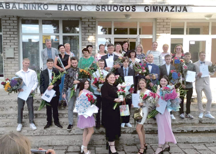 Išleistuvių šventė Vabalninko Balio Sruogos gimnazijoje
