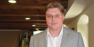 Į posėdžio salę neskubančius grįžti politikus palydėjo keiksmažodžiais