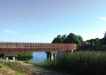 Nekantraujama keliauti gražuoliu tiltu